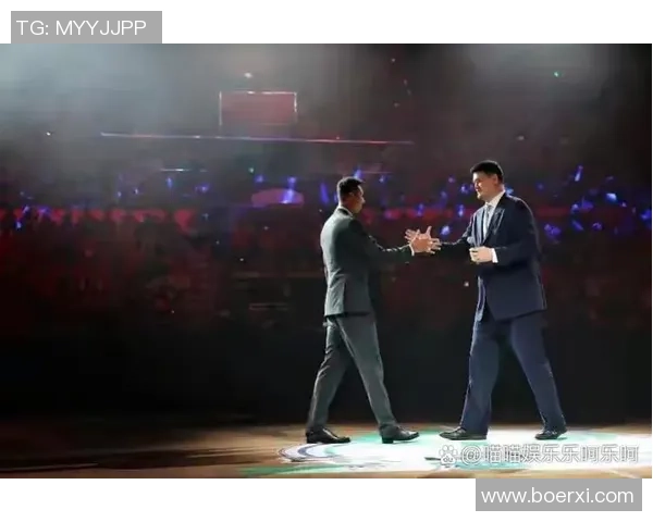 姚明与宏远队友温情合影展现篮球精神与团队力量 姚明与宏远队友温情合影展现篮球精神与团队力量