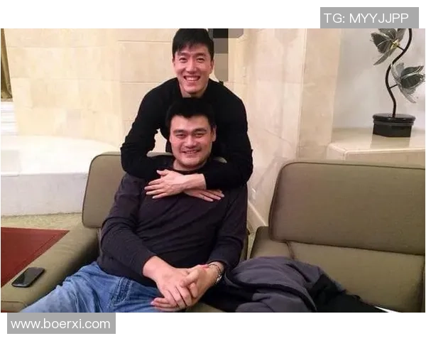 韩红与姚明亲密合影展现友谊与合作精神引发网友热议