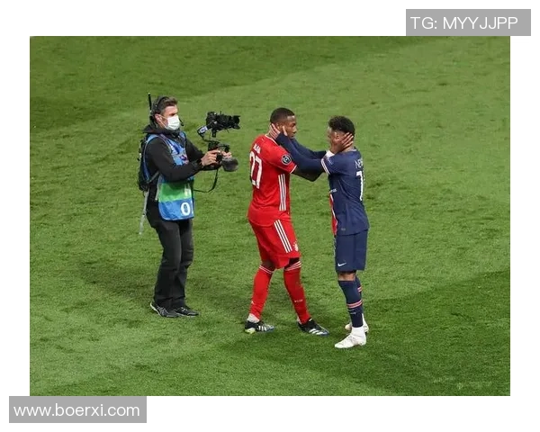 中超精彩对决曼联大胜巴黎圣日耳曼补时进球点燃全场激情 中超精彩对决曼联大胜巴黎圣日耳曼补时进球点燃全场激情