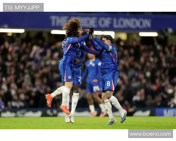 切尔西逆转曼联友谊赛精彩瞬间引发争议判罚全场沸腾 切尔西逆转曼联友谊赛精彩瞬间引发争议判罚全场沸腾
