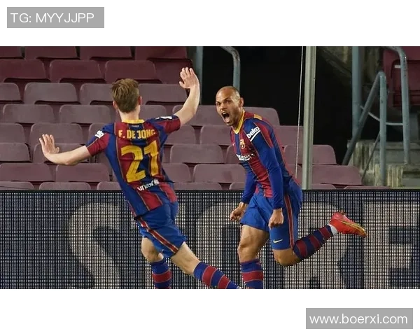 国王杯激战：里昂大胜AC米兰四球神扑引发争议判罚全场沸腾