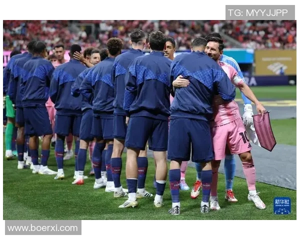 中超热战巴黎圣日耳曼以4比3逆转皇马引发转会风波全场沸腾